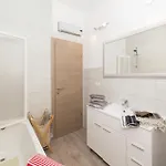 Three-bedroom In Labin Feriehus