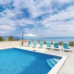 Three-bedroom In Labin Feriehus *
