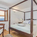 Three-bedroom In Labin Feriehus *