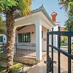 Three-bedroom In Labin Feriehus *