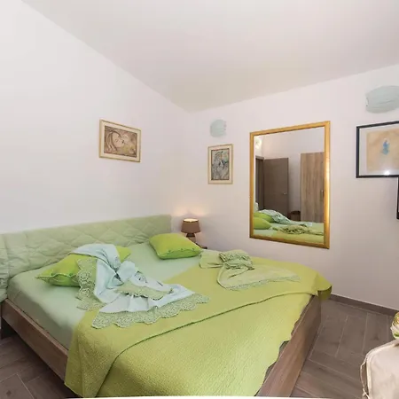 Three-bedroom In Дом отдыха Трогир