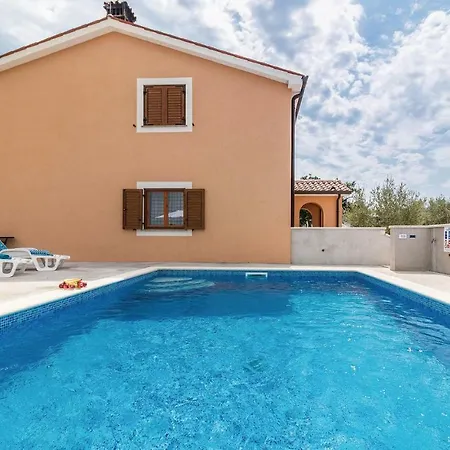 Дом отдыха Three-bedroom In