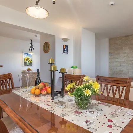 Three-bedroom In * Трогир