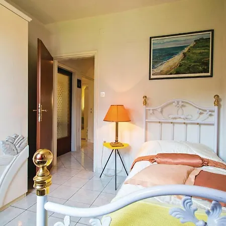 Three-bedroom In Трогир