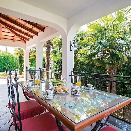 Three-bedroom In * Трогир