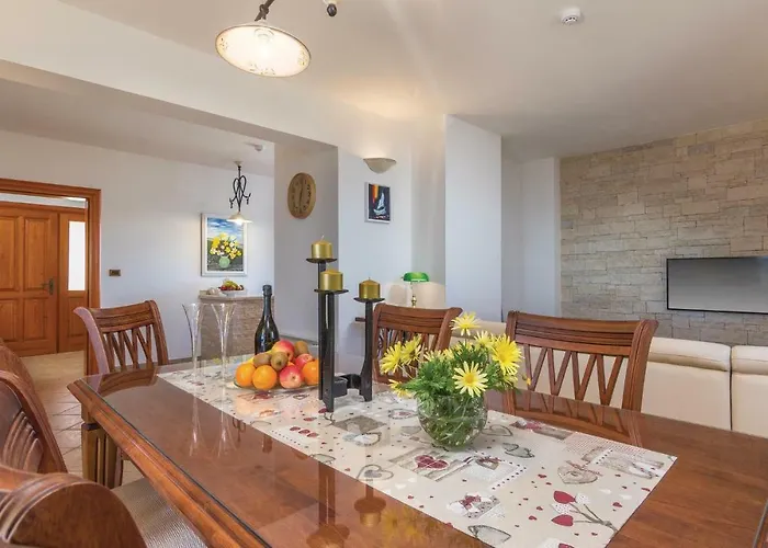 Three-bedroom In Labin * Trogir