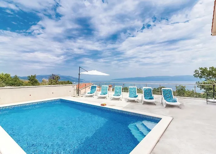 Three-bedroom In Labin Tatil Evi *