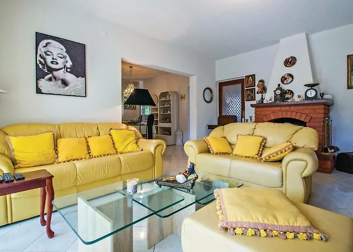 Tatil Evi Three-bedroom In Labin Trogir