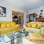 Сasa de vacaciones Three-bedroom In Labin Trogir