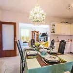 Сasa de vacaciones Three-bedroom In Labin