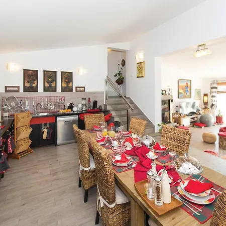 Dom wakacyjny Three-bedroom In *