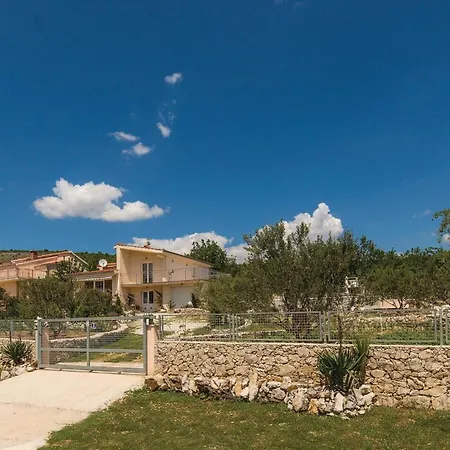 Three-bedroom In Labin Trogir