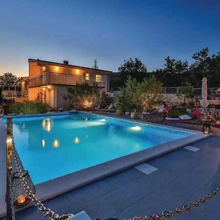 Сasa de vacaciones Three-bedroom In Labin *