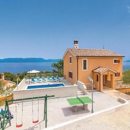 Three-bedroom In Labin * Trogir