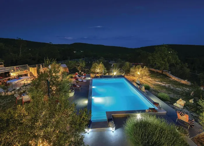 Three-bedroom In Labin Hébergement de vacances *