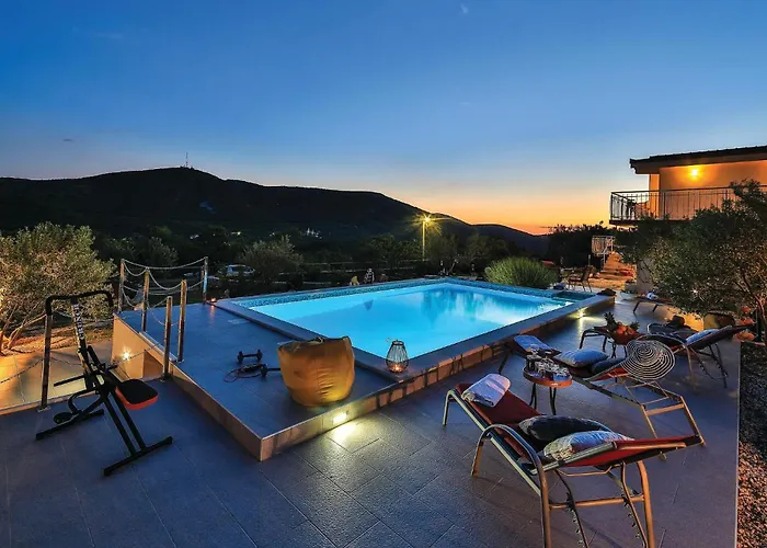 Three-bedroom In Labin Hébergement de vacances *