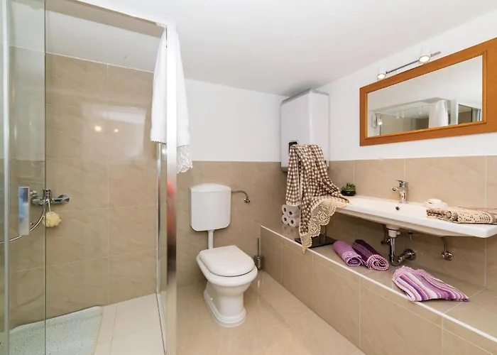 Three-bedroom In Labin Hébergement de vacances *