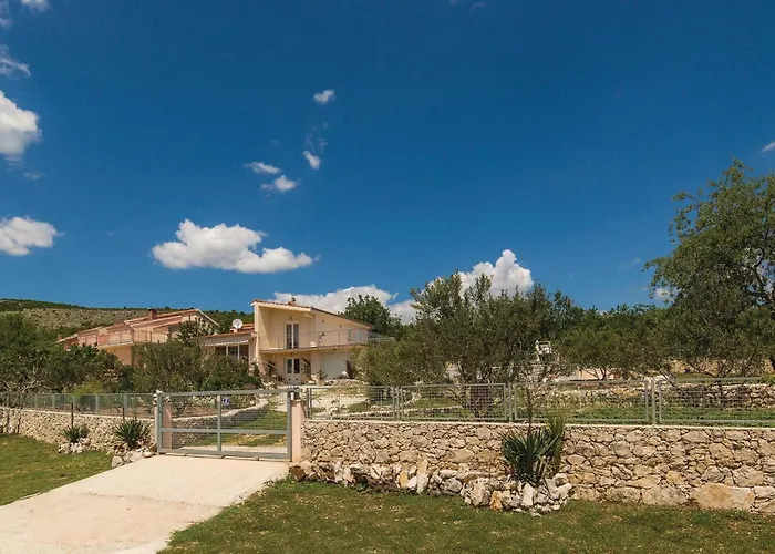 Three-bedroom In Labin Trogir