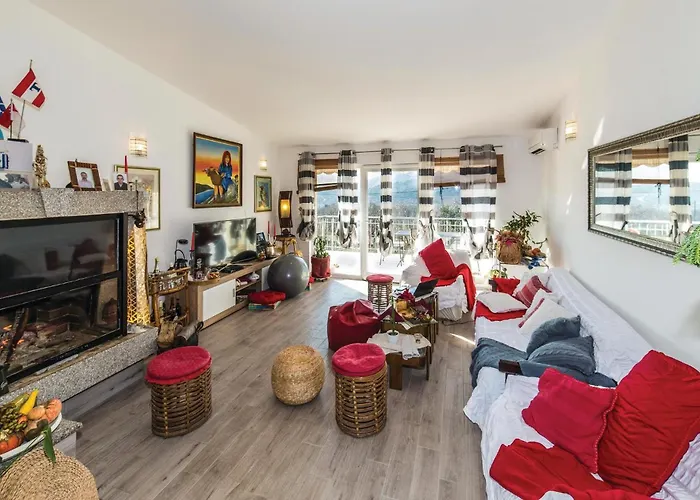 Three-bedroom In Labin * Trogir