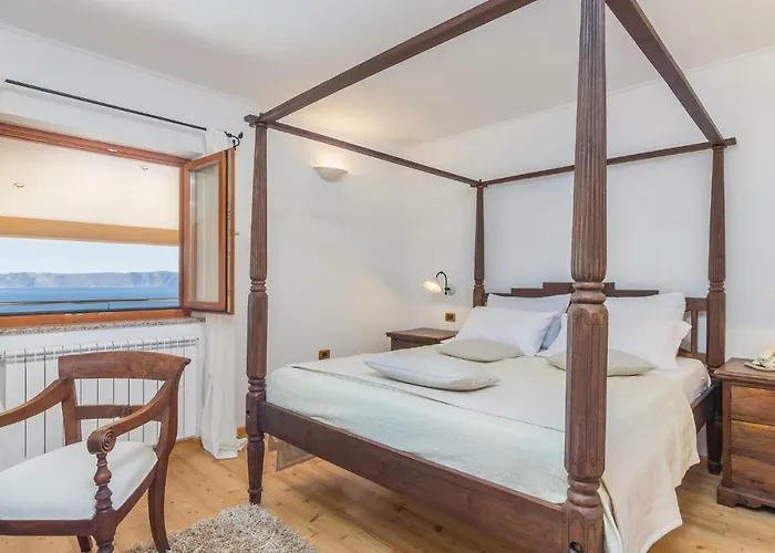Three-bedroom In Labin Hébergement de vacances *