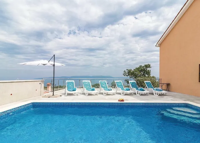 Three-bedroom In Labin Hébergement de vacances
