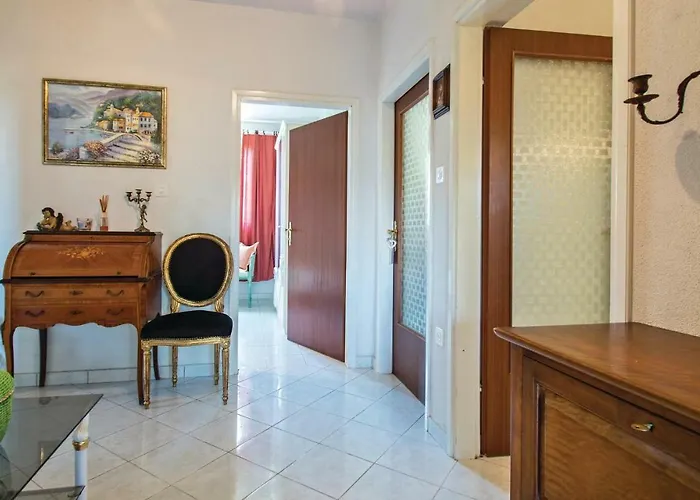 Three-bedroom In Labin *