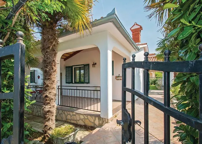 Three-bedroom In Labin Hébergement de vacances *