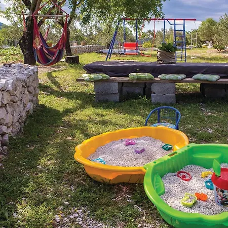 Three-bedroom In Labin *
