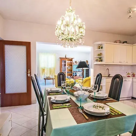 Ferienhaus Three-bedroom In Labin