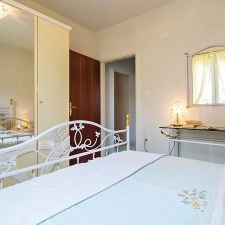 Three-bedroom In Labin Ferienhaus