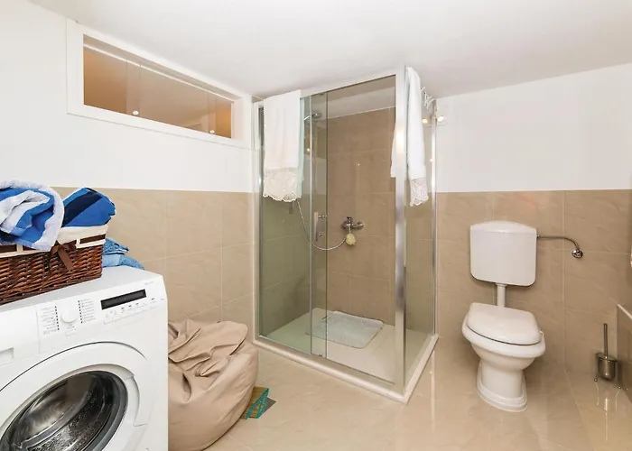 Three-bedroom In Labin Semesterbostad