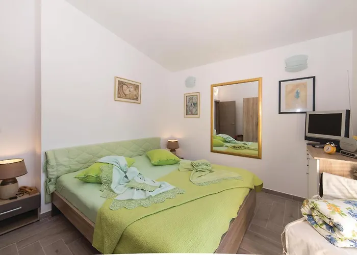Three-bedroom In Labin Semesterbostad Trogir