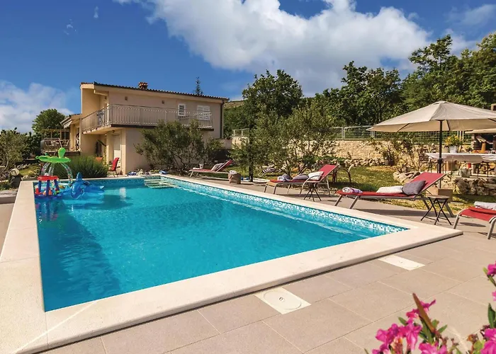 Three-bedroom In Labin Semesterbostad