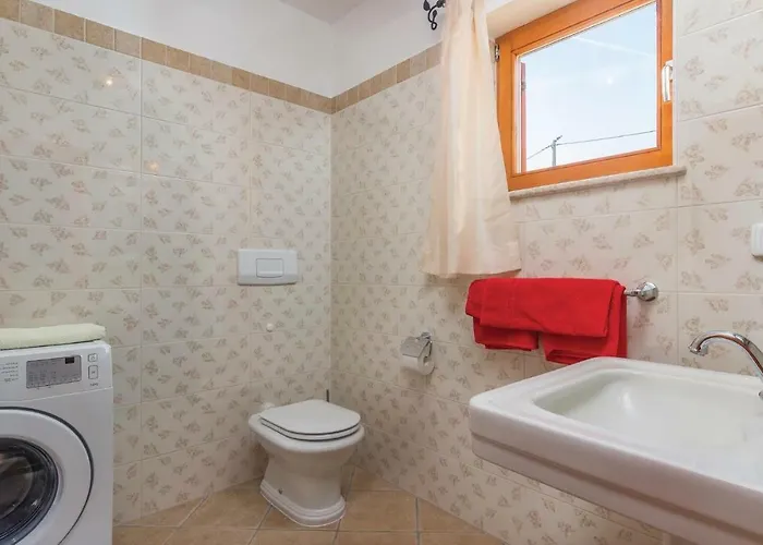 Three-bedroom In Labin Semesterbostad