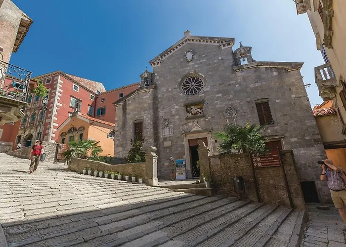 Three-bedroom In Labin Semesterbostad *