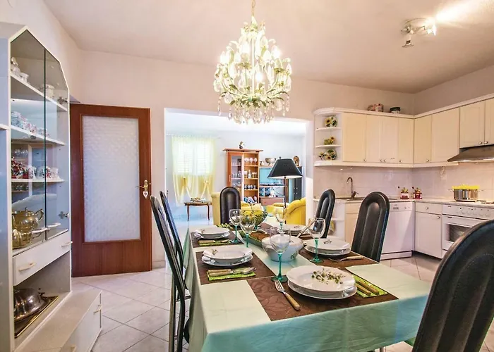Semesterbostad Three-bedroom In Labin