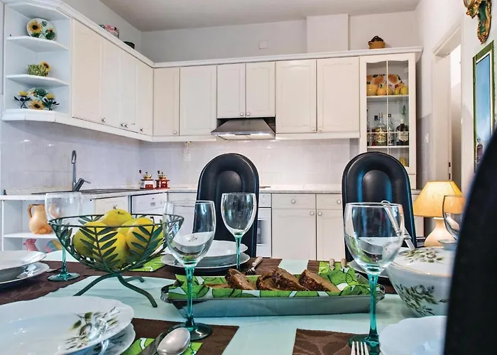 Three-bedroom In Labin Semesterbostad *